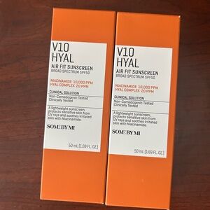 V10 Hyal Air Fit Sunscreen SPF50
